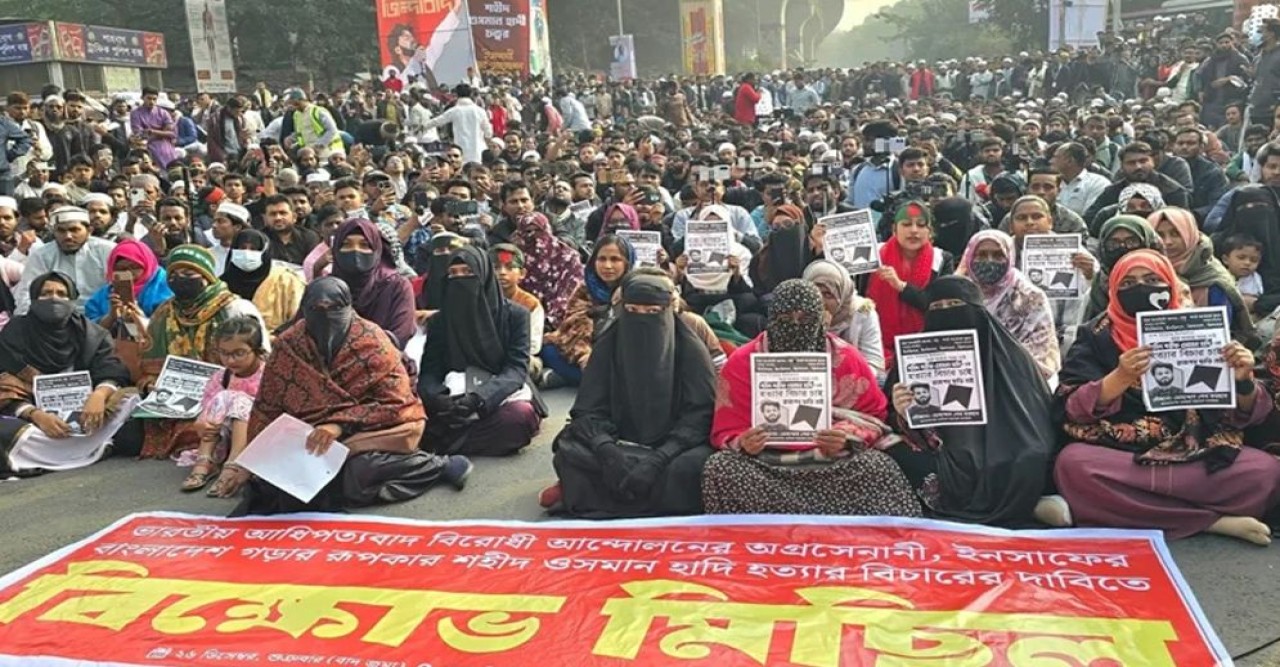 হাদি হত্যার বিচার দাবিতে শাহবাগ অবরোধ