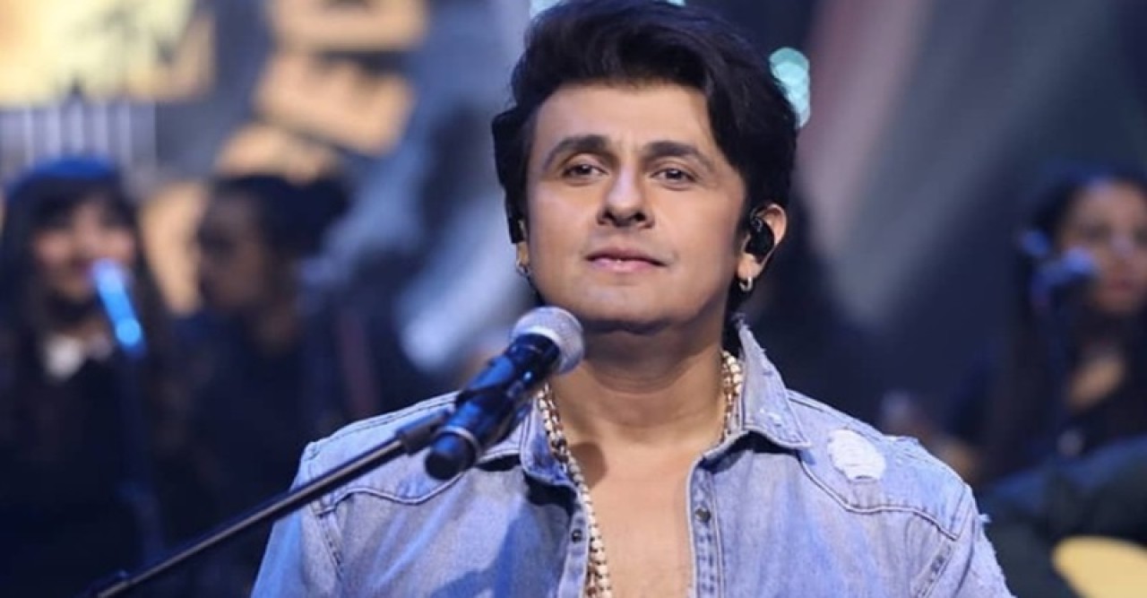 আজান হতেই গান থামিয়ে দিলেন সোনু নিগম