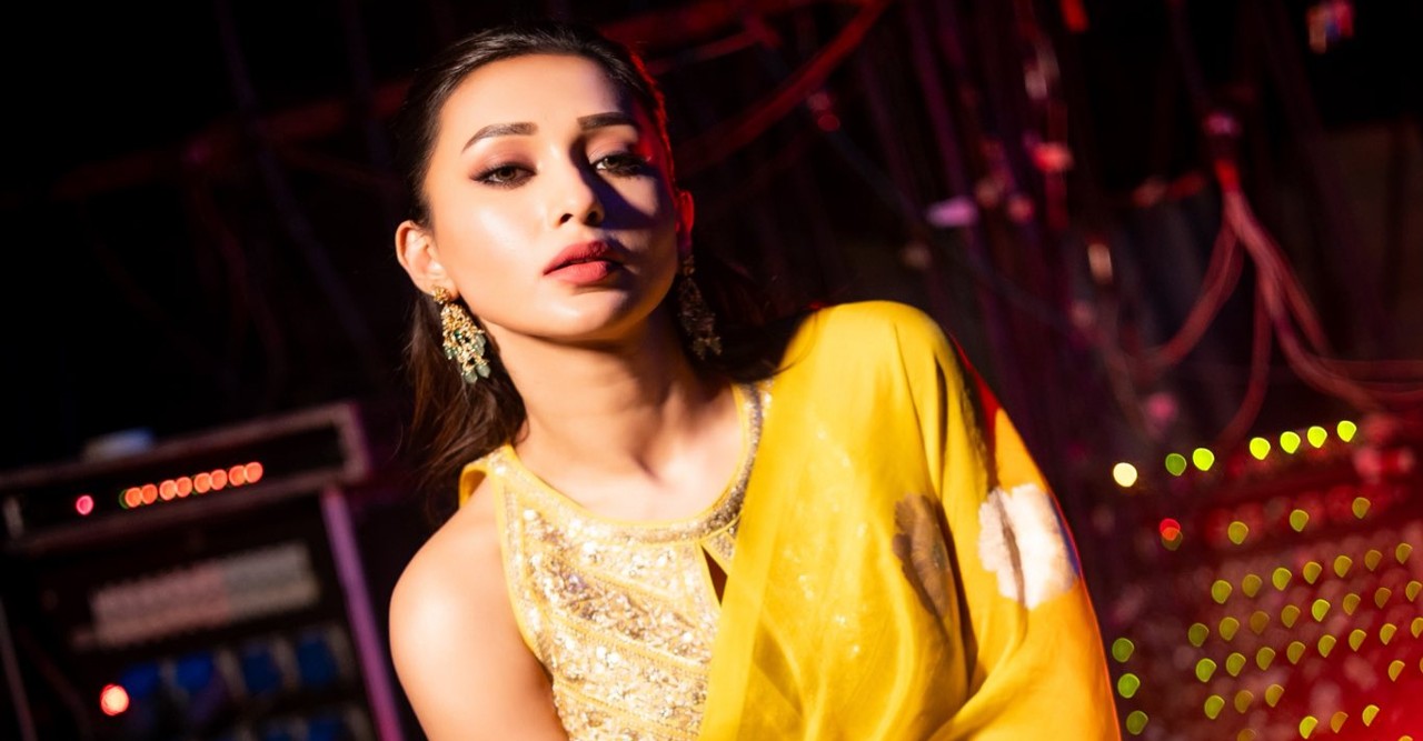 শো চলাকালীন জোরপূর্বক স্টেজ থেকে নামিয়ে মিমিকে হেনস্তা