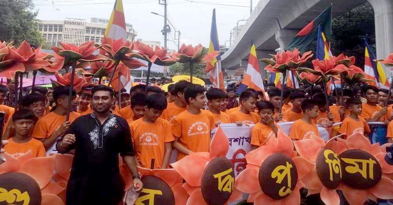 বুদ্ধপূর্ণিমা উপলক্ষে রাজধানীতে বর্ণাঢ্য শোভাযাত্রা