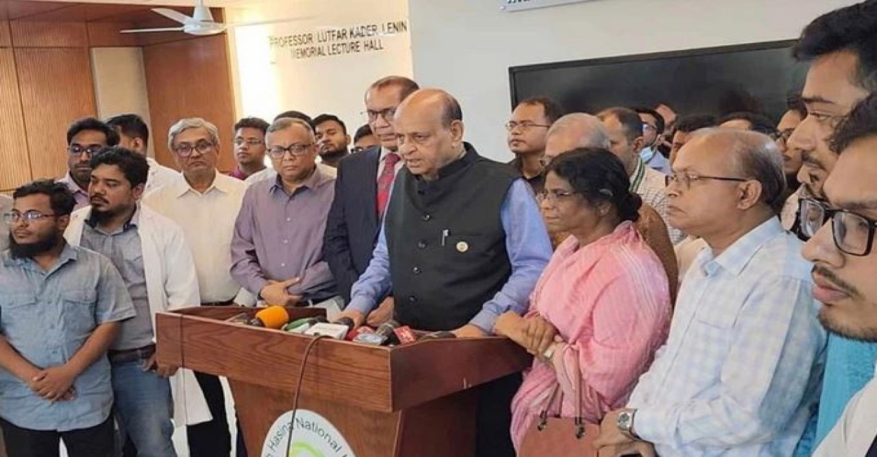স্বাস্থ্যমন্ত্রীর আশ্বাসে ইন্টার্ন চিকিৎসকদের কর্মবিরতি প্রত্যাহার