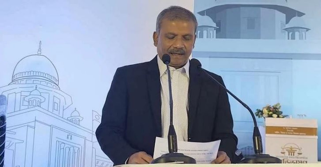 পাসপোর্ট ইস্যুতে প্রবাসীদের সুসংবাদ দিলেন আইন উপদেষ্টা