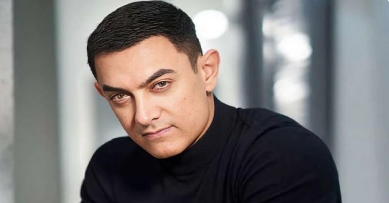 ‘শাহরুখকে নকল করুন’, আমিরকে ভক্তদের পরামর্শ!