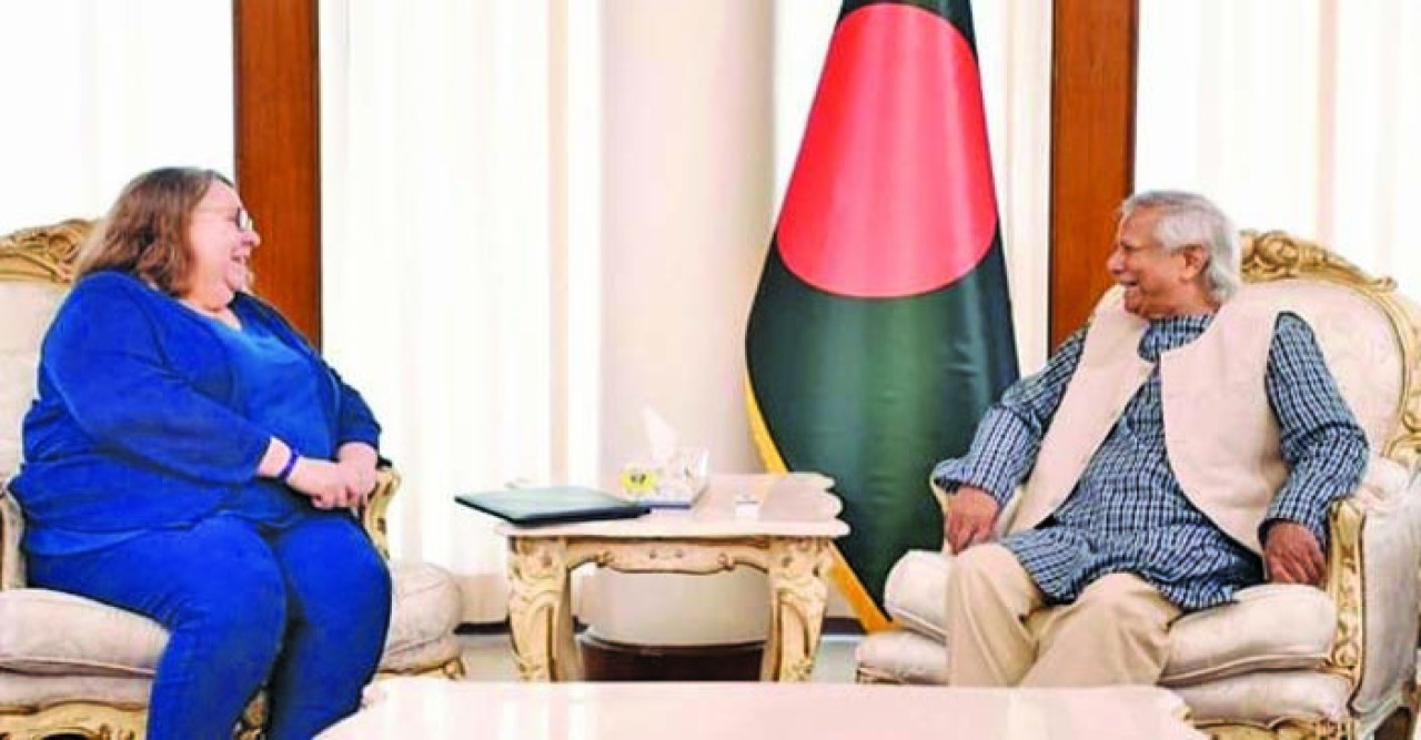 প্রধান উপদেষ্টার সঙ্গে মার্কিন চার্জ দ্য অ্যাফেয়ার্সের সাক্ষাৎ