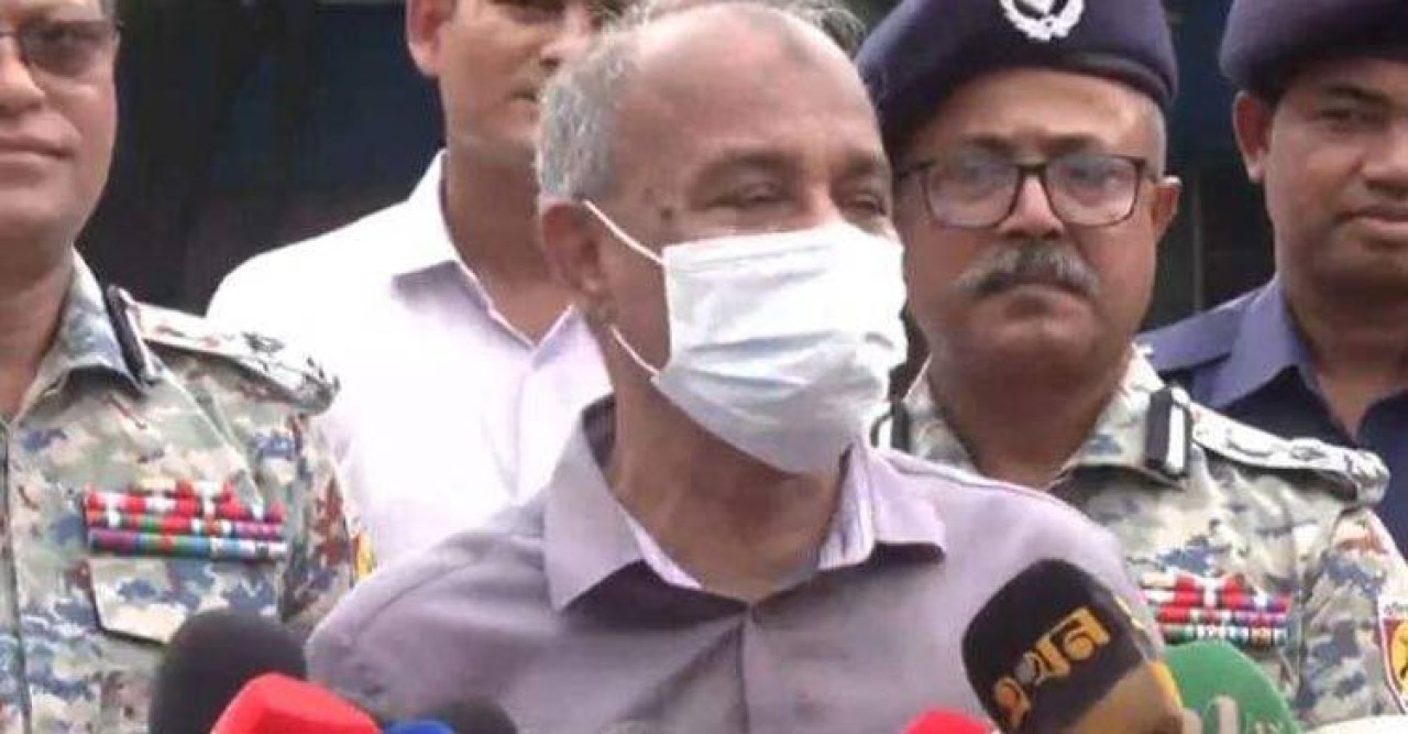 পুলিশের কাছে রাইফেল থাকলেও মারণাস্ত্র থাকবে না - স্বরাষ্ট্র উপদেষ্টা