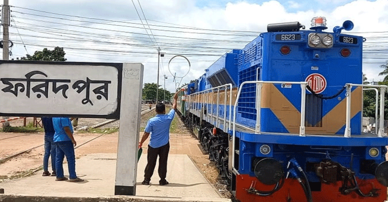পদ্মা সেতু হয়ে ভাঙ্গায় পৌঁছাল ট্রেন