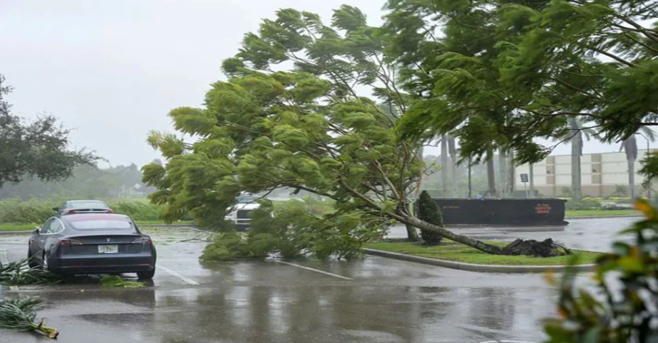 ফ্লোরিডায় হারিকেন ইয়ানের কবলে হাজার হাজার বাংলাদেশি প্রবাসী