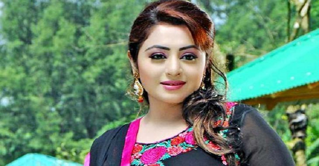 ইভার বিরুদ্ধে ৫০০ কোটি টাকার মামলা