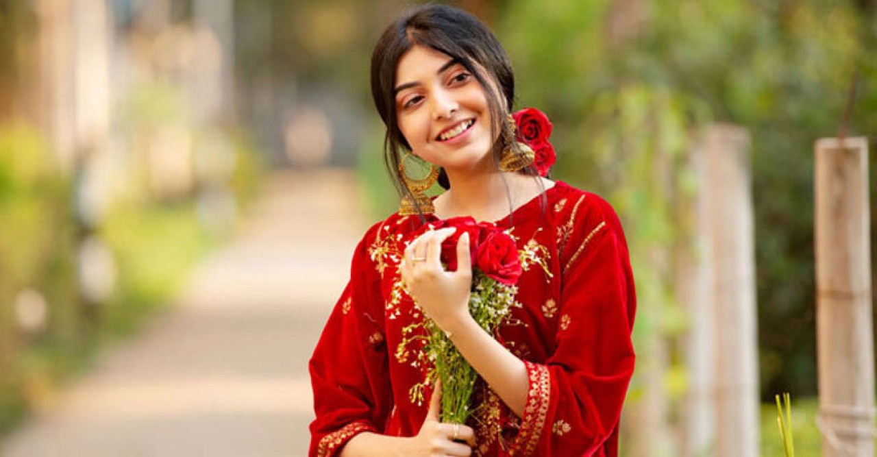 বিয়ে করেছেন পড়শী, পাত্র কে