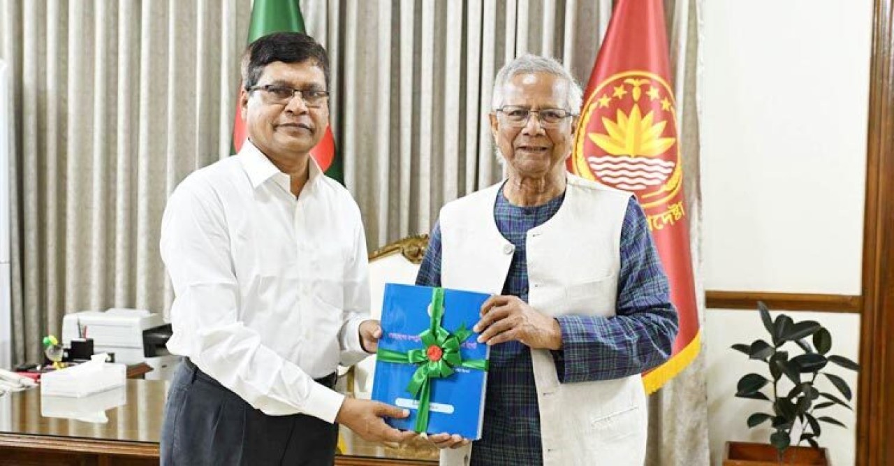 ৪৬টি কমপ্লায়েন্স অডিট রিপোর্ট প্রধান উপদেষ্টাকে দিলেন সিএজি