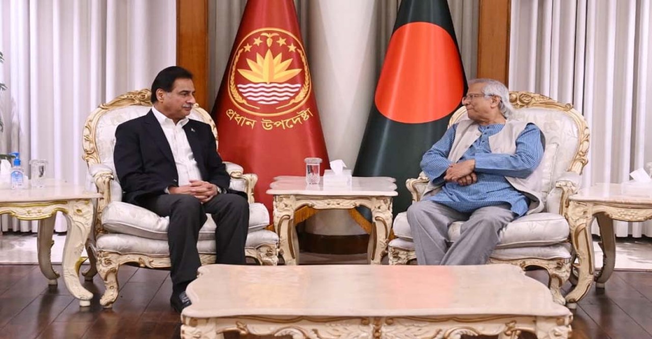প্রধান উপদেষ্টার সঙ্গে পাকিস্তানের স্পিকার আয়াজ সাদিকের সাক্ষাৎ