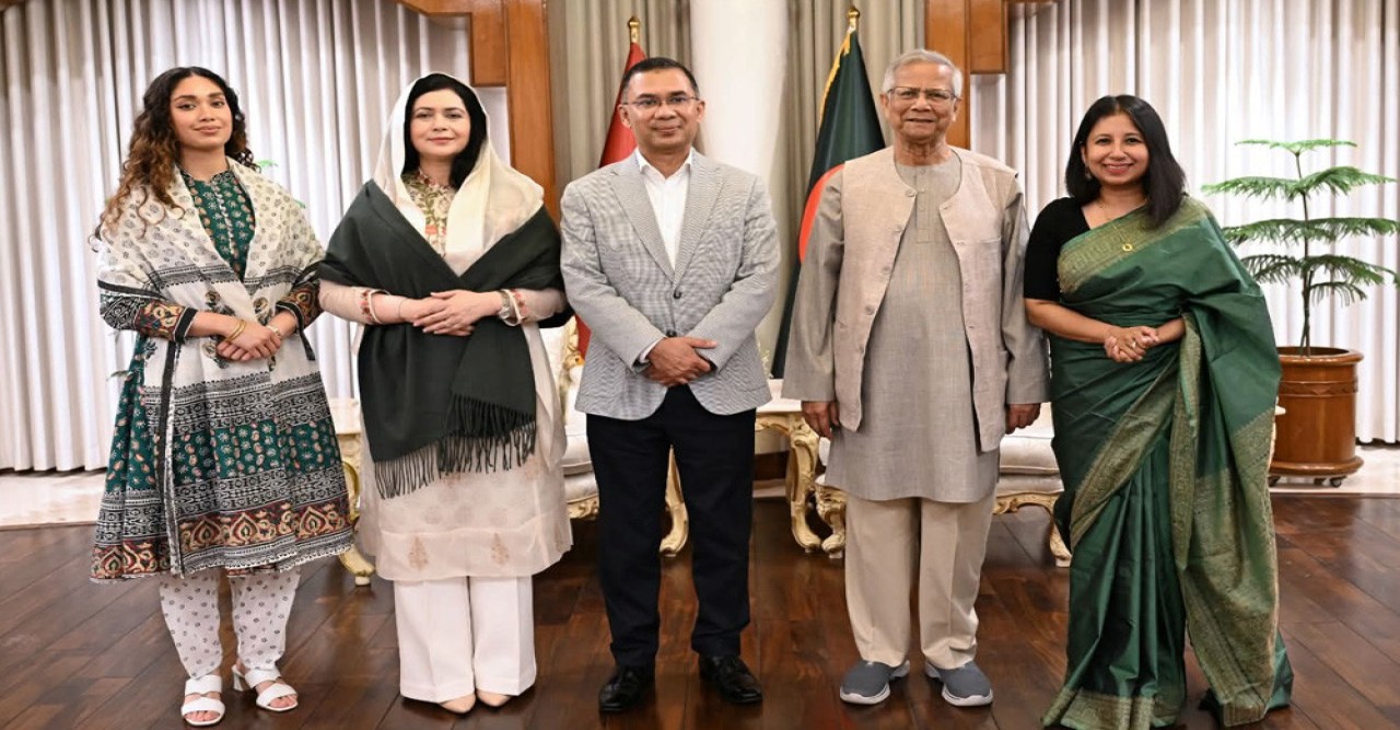 প্রধান উপদেষ্টার সঙ্গে সৌজন্য সাক্ষাৎ করলেন  তারেক রহমান ও তাঁর পরিবারের সদস্যরা