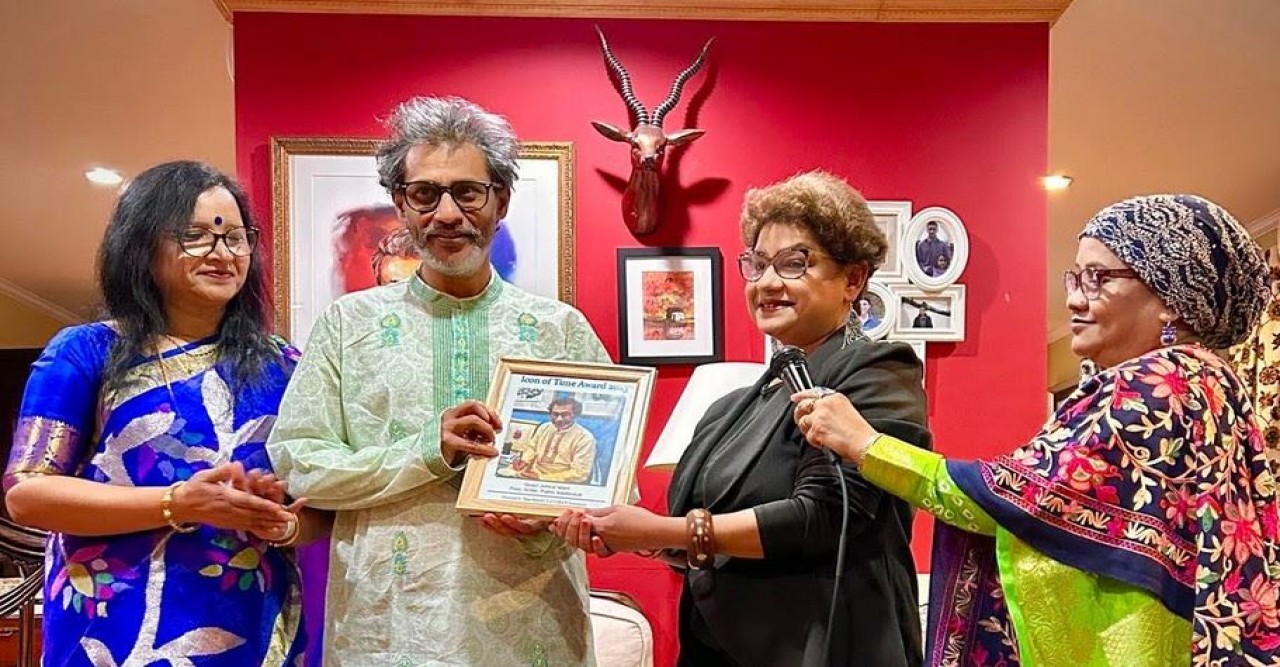 নিউইয়র্কে কবি কাজী জহিরুল ইসলামকে “আইকন অফ টাইম অ্যাওয়ার্ড ২০২৫” সম্মাননা প্রদান গ্রেস ফাউন্ডেশন’র