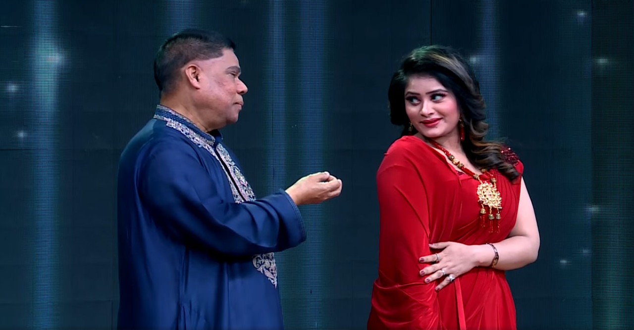 এবার গজল গাইলেন ড. মাহফুজুর রহমান