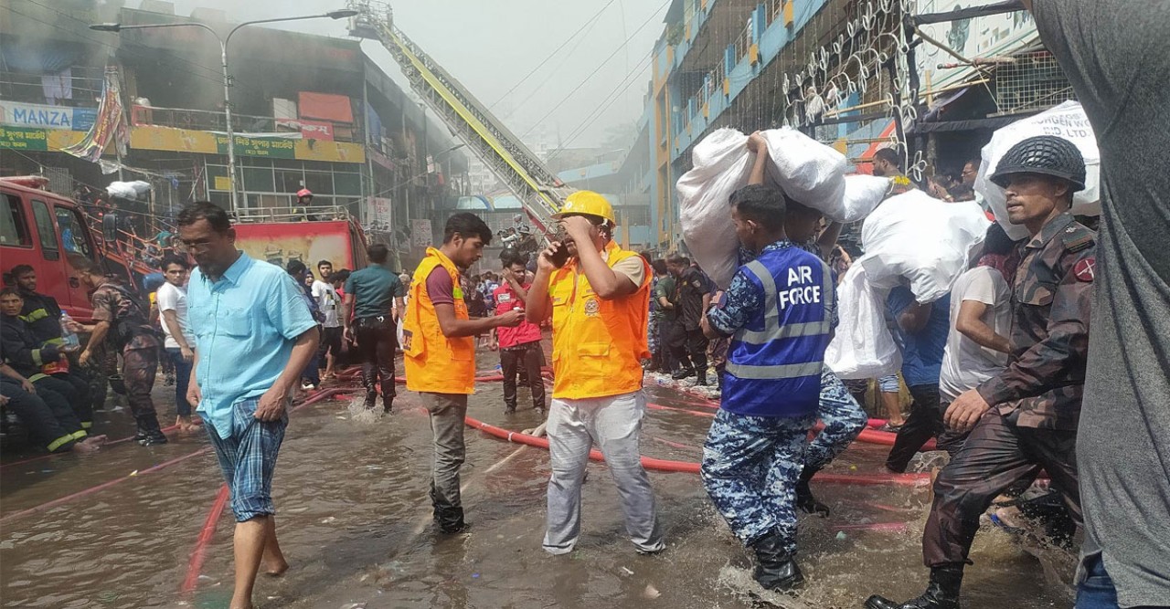 নিউ সুপার মার্কেটে আগুন : যা বলল দক্ষিণ সিটি করপোরেশন