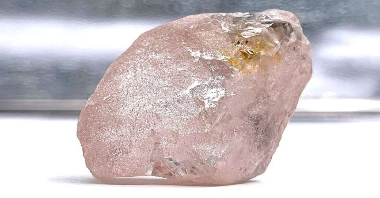 সর্ববৃহৎ বিরল গোলাপী হীরক খণ্ডের সন্ধান