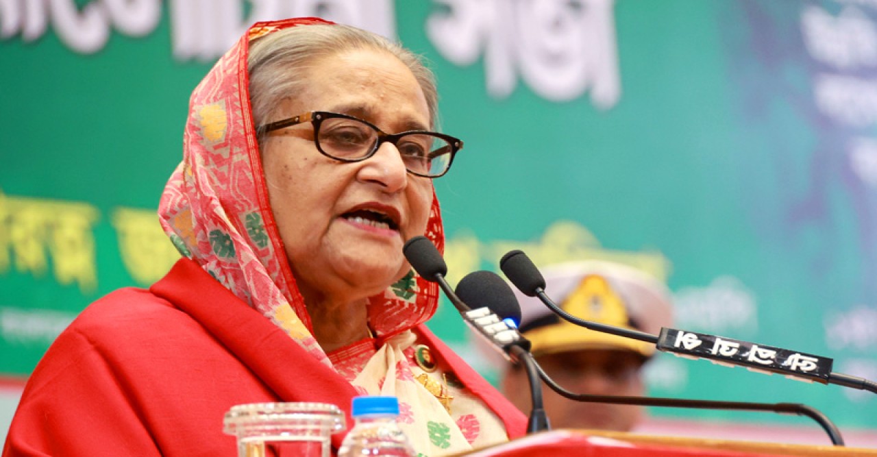 পিছিয়ে পড়া নারীদের টেনে তোলা নারী নেতাদের দায়িত্ব : প্রধানমন্ত্রী