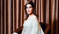 দেশ ছাড়লেন নায়িকা মাহিয়া মাহি