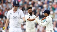 ১৫ উইকেটের দিনে লড়াইয়ে ফিরলো ভারত