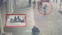 মালয়েশিয়ায় ফুটপাত ধসে নর্দমায় ভেসে গেলেন নারী