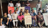 তিন দফা দাবিতে গণভবনের সামনে সোহেল তাজের অবস্থান