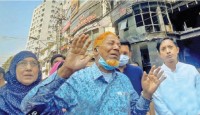 বেইলি রোডে আগুন ‘এভাবে সন্তানের মৃত্যু মেনে নিতে পারছি না’