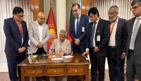 স্মারক ডাকটিকিট উন্মোচন করলেন প্রধান উপদেষ্টা