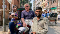 ঢাকায় এসে প্রথম দিনই রিকশায় চড়েন কেনেডি জুনিয়র