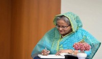 প্রধানমন্ত্রীর কাছে এইচএসসির ফলাফল হস্তান্তর