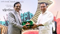 স্বাধীনতা পুরস্কার দর্শকদের উৎসর্গ করলেন হানিফ সংকেত
