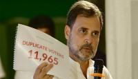 ভারতে ‘ভোট চুরি’র প্রশ্নে মুখোমুখি রাহুল গান্ধী ও নির্বাচন কমিশন