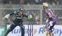 কলকাতাকে টানা দ্বিতীয় হারের স্বাদ দিলো গুজরাট