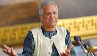 প্যারিস থেকে দেশের পথে ড. ইউনূস