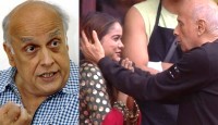 মেয়ের সামনেই হাঁটুর বয়সীর সঙ্গে ঘনিষ্ঠতা মহেশের!