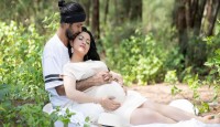 অরণ্যে স্বামীর সঙ্গে অন্তঃসত্ত্বা পরীর সাবলীল প্রকাশ