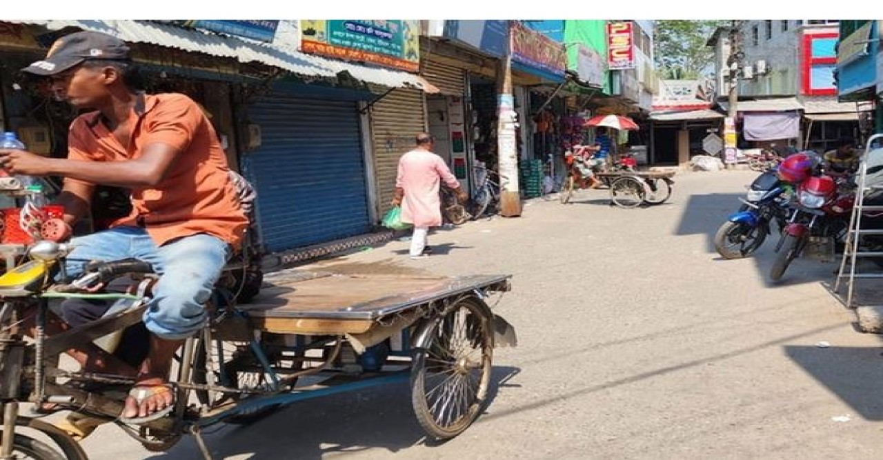 তীব্র গরমে হাঁসফাঁস জনজীবন, আপাতত মিলছে না বৃষ্টি