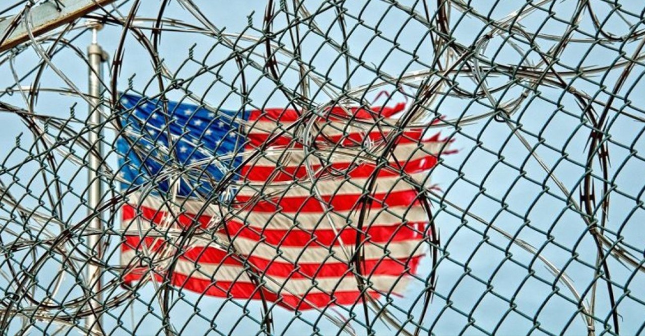 ট্রাম্পের নতুন নীতি : বিয়ের মাধ্যমে যুক্তরাষ্ট্রের গ্রিন কার্ড চাইলেই বিতাড়নের ঝুঁকি