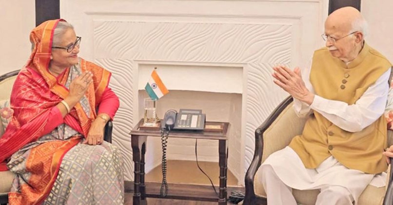 বিজেপির বর্ষীয়ান নেতা এল কে আদভানির সঙ্গে শেখ হাসিনার সৌজন্য সাক্ষাৎ
