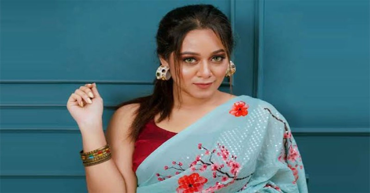 সৌদির হোটেল কক্ষে দীঘিকে চিরকুট, যে বার্তা পেলেন অভিনেত্রী