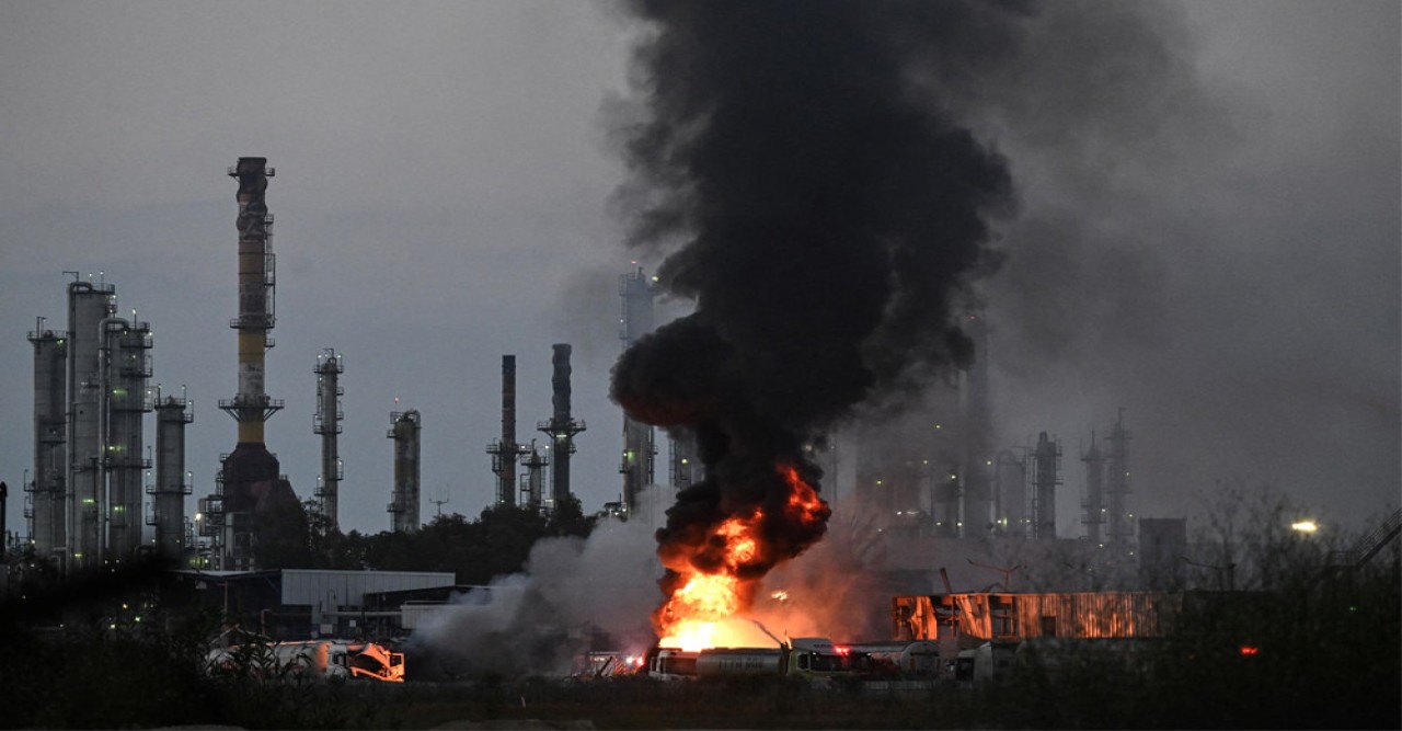 ইসরায়েলের সবচেয়ে বড় তেল শোধনাগারে হামলা, আহত ৬