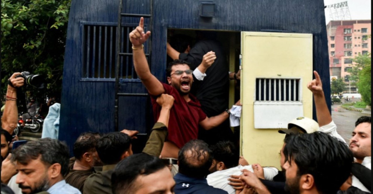 বিদেশি সংবাদমাধ্যমের জন্য নতুন বিধি-নিষেধ পাকিস্তানের