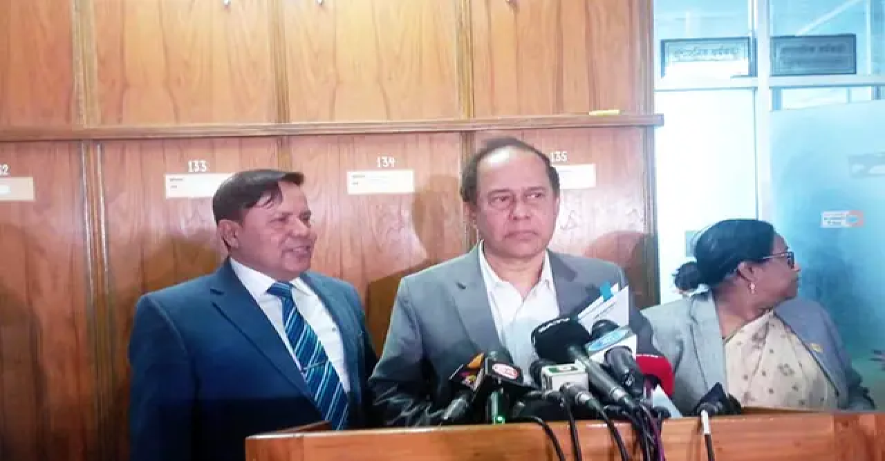 ইভিএমে ভোটগ্রহণে বিলম্ব, উদ্বিগ্ন সিইসি