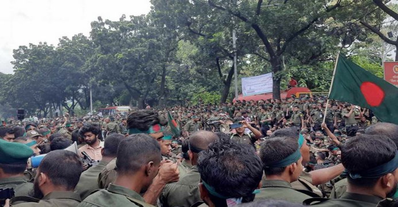 আনসারদের রেস্ট প্রথা আর থাকছে না: স্বরাষ্ট্র উপদেষ্টা