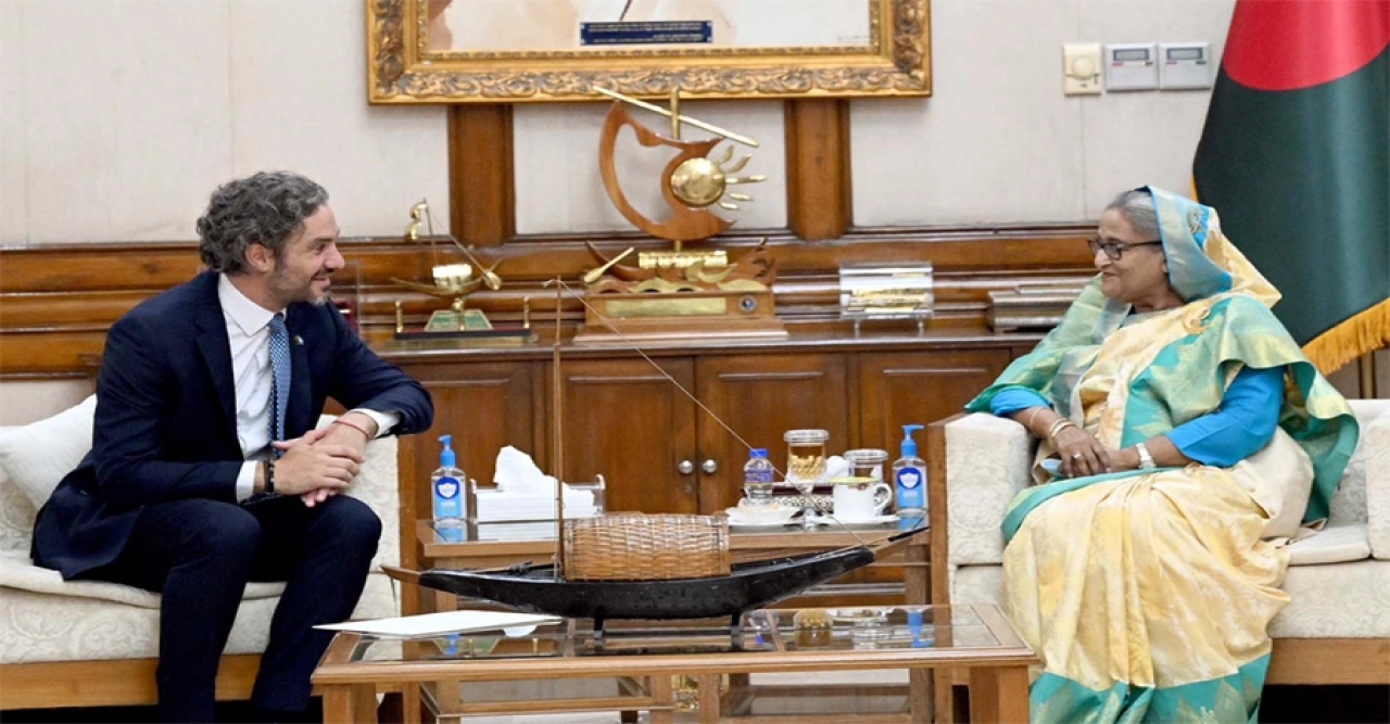 বাংলাদেশের ফুটবলের উন্নয়নে আর্জেন্টিনার সহায়তা চাইলেন প্রধানমন্ত্রী