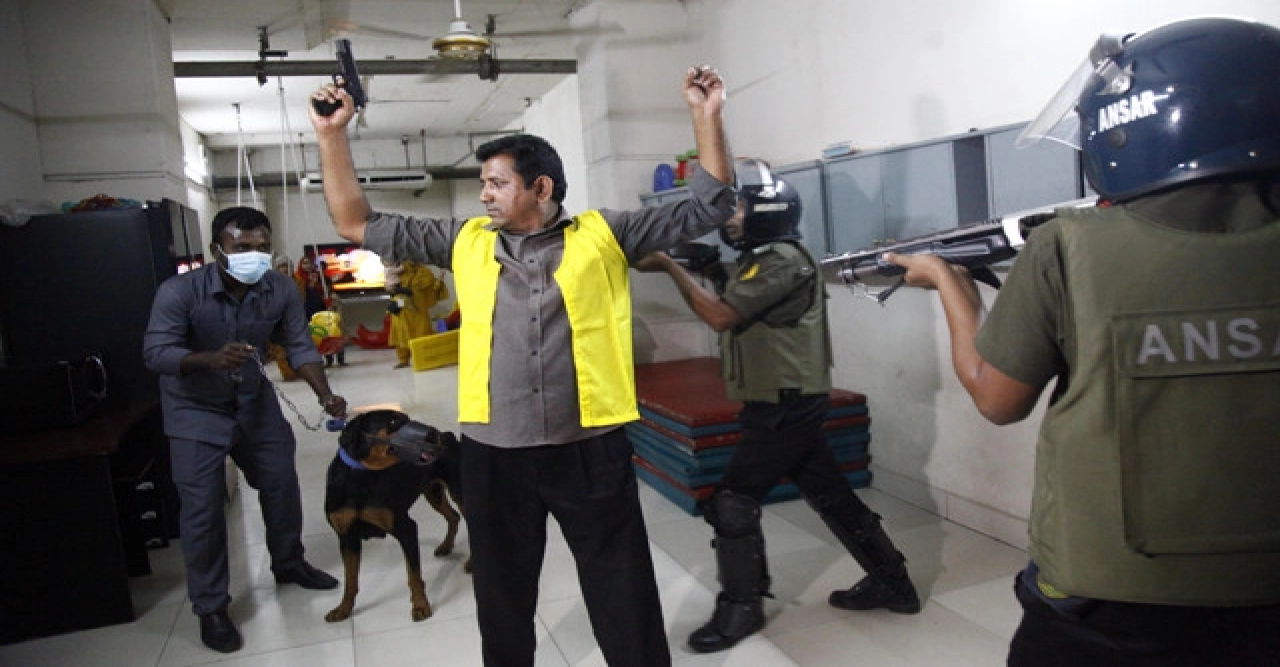 জিম্মি দশা থেকে মুক্তির মহড়া বসুন্ধরা সিটিতে