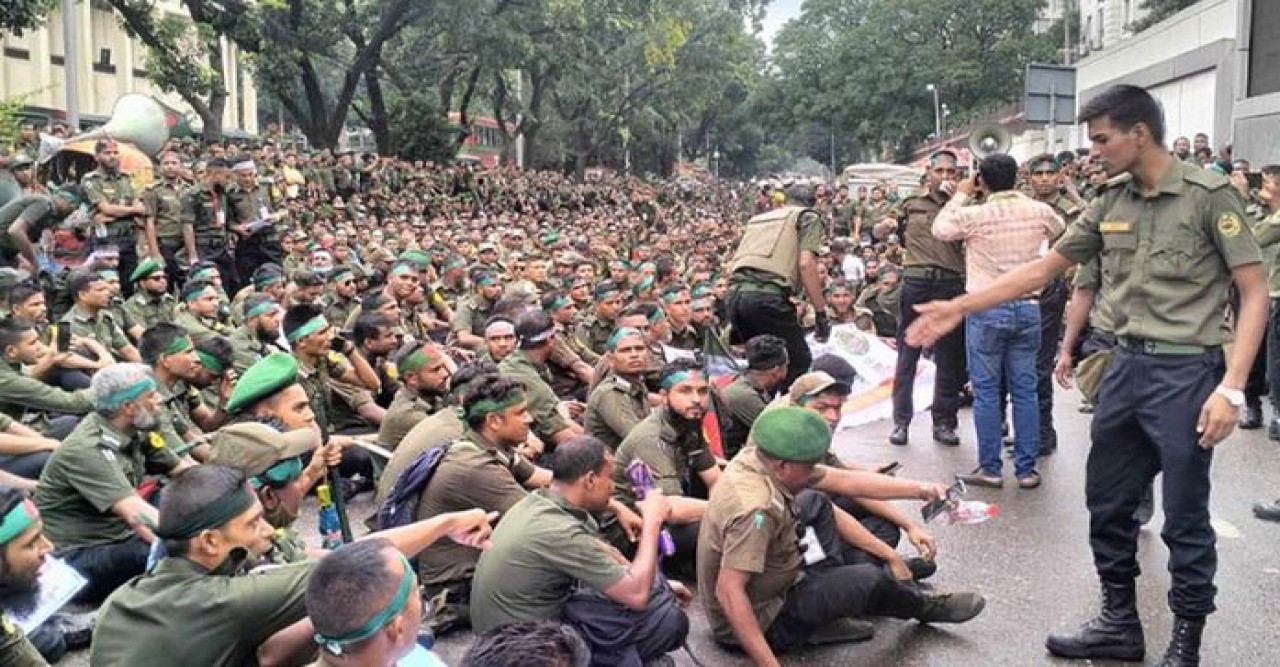 আসামি ১০ হাজার, জেলে ৩৯০ আনসার