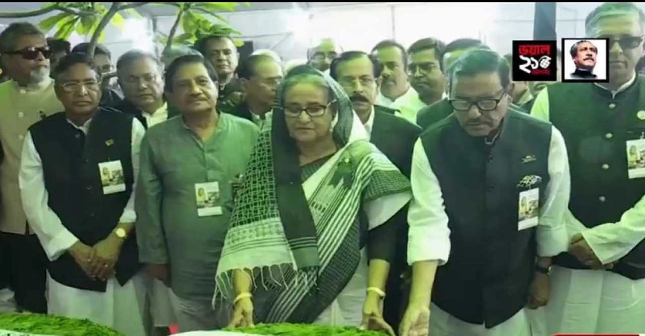 ২১ আগস্টের শহীদদের প্রতি প্রধানমন্ত্রীর শ্রদ্ধা