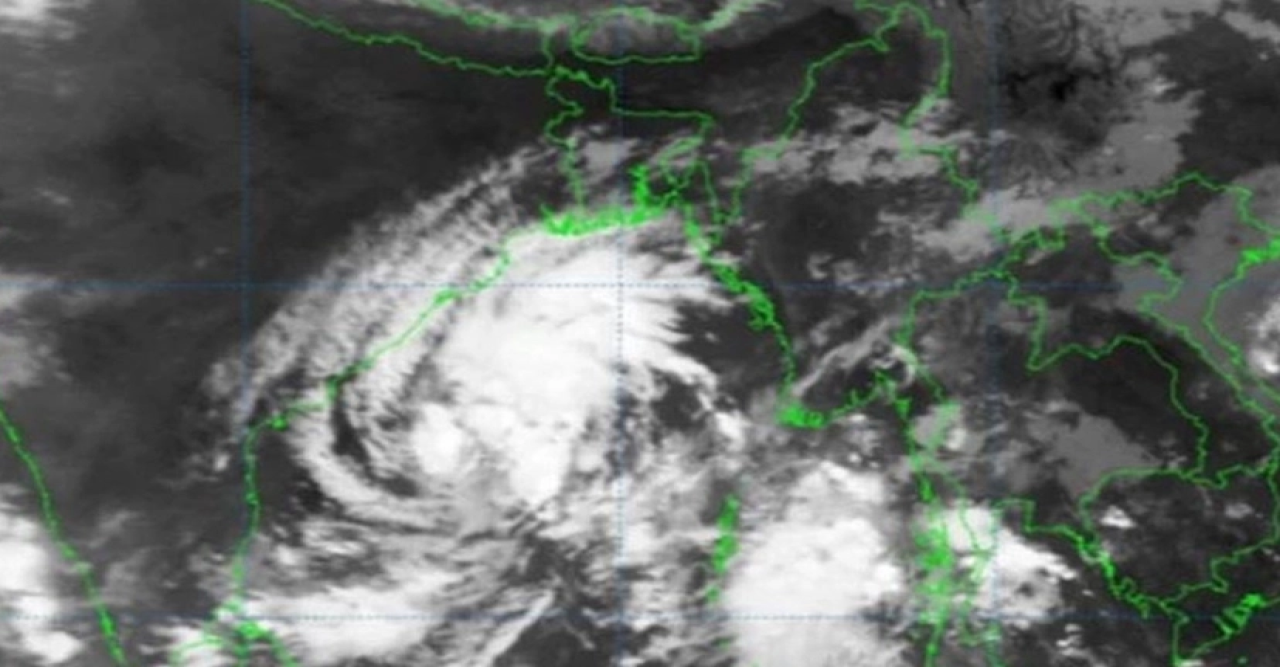 দুর্বল হয়েছে ‘হামুন’, ৫ জেলায় ৭ নম্বর সতর্কসংকেত