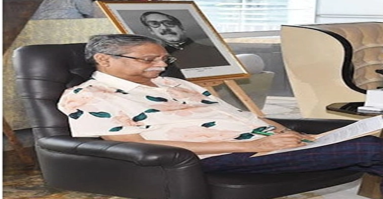 হোটেল থেকে দাপ্তরিক কাজ করছেন রাষ্ট্রপতি