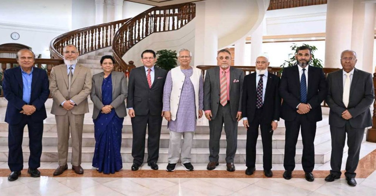 নির্বাচন ও গণভোট সম্পর্কে প্রধান উপদেষ্টাকে অবহিত করলেন সিইসি